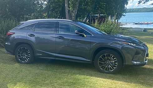 Grå Lexus RX450H AWD stulen i Herrängen, Älvsjö Stockholm